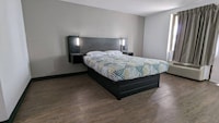 Motel 6 Chicopee, MA - Springfield